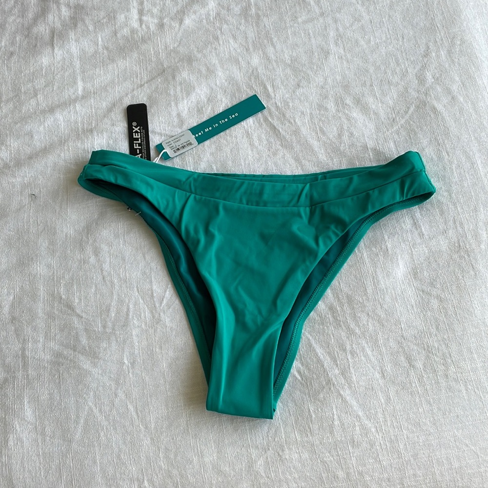 Alanna high waisted bikini bottom NWT jolyn!! Size L never worn.
